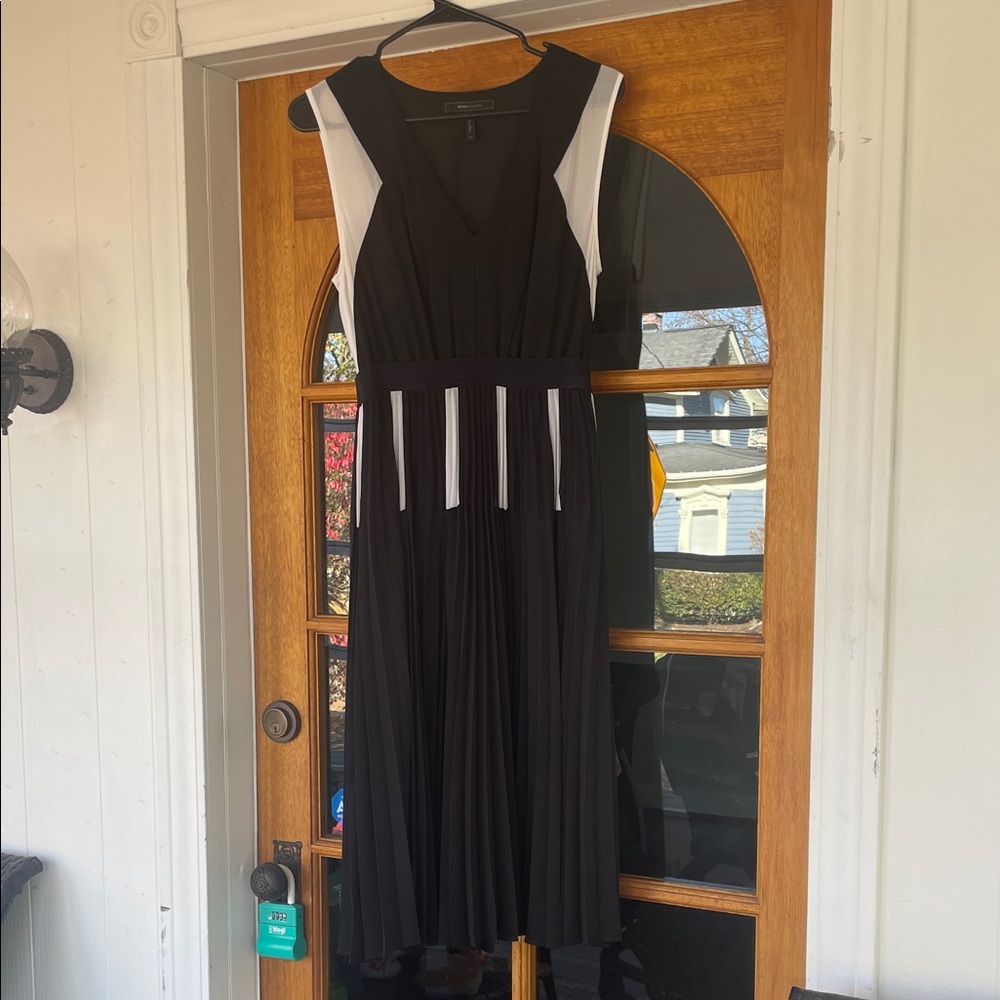 Bcbgmaxazria Black and white pleated dress size small - Picture 1 of 6
